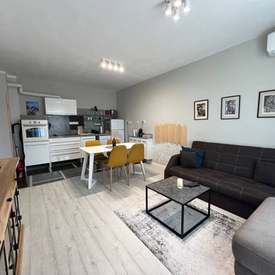 Vermietung einer komfortablen 2-Zimmer-Wohnung, 65 m², Stadtteil Hl. Hl. Konstantin und Helena, Varna, Bulgarien
